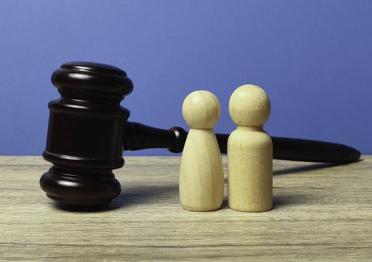 Att sälja en bostad i ett samboskap: lagliga rättigheter för icke-registrerade partners, faror och juridiska konflikter.