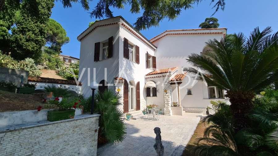 Villa med vacker park i Sanremo