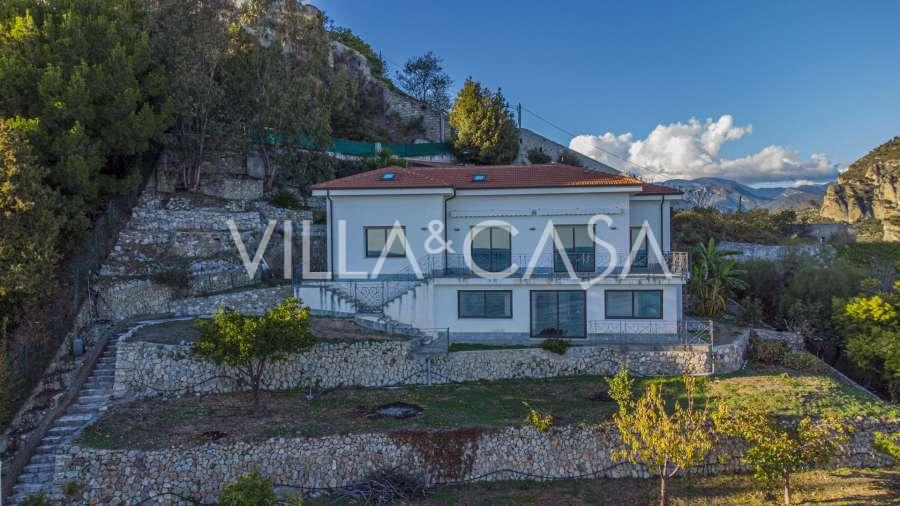 Villa vid havet i Ventimiglia - till salu