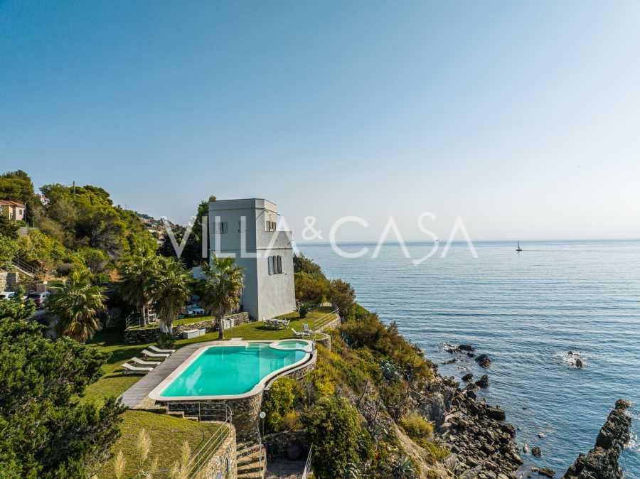 Villa med privat strand i Ligurien