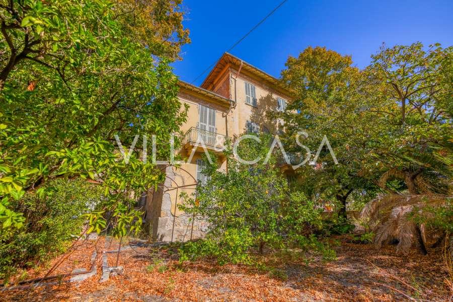 Villa på 450 m2 i Ventimiglia som behöver renoveras.