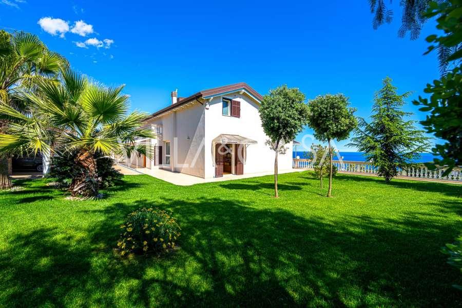 Ny villa i Sanremo till salu