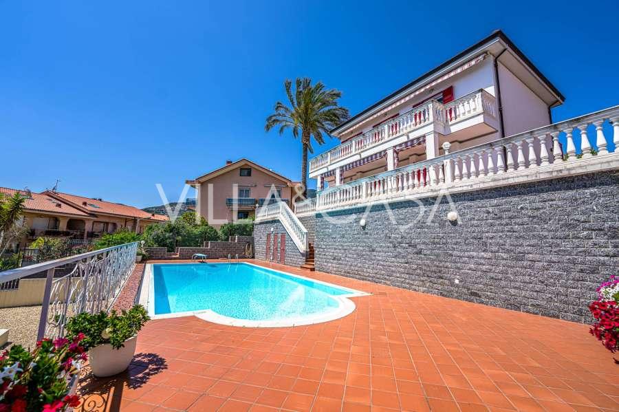 Villa med havsutsikt i Sanremo