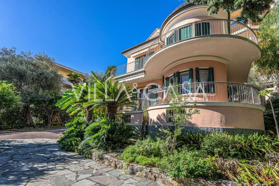 Villa i Sanremo med havsutsikt