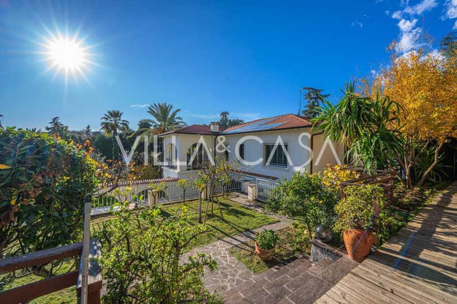 Elegant villa vid havet i Sanremo