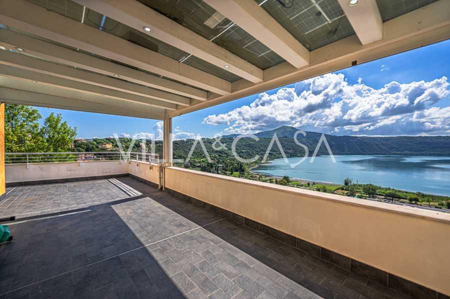Exklusiv takvåning i Castel Gandolfo