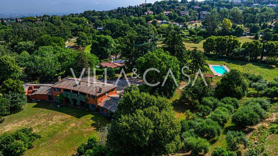 Villa med historia och pool i Grottaferrata