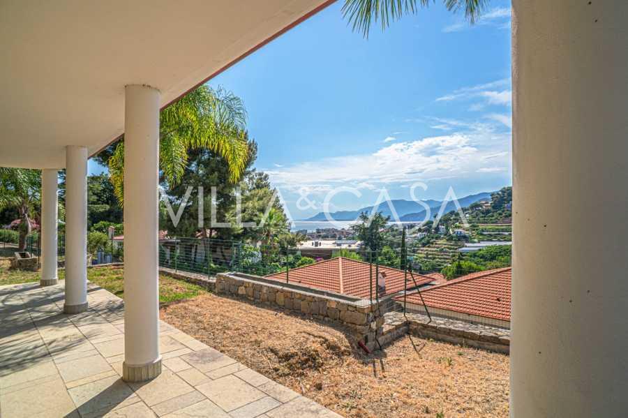 Modern villa i Bordighera