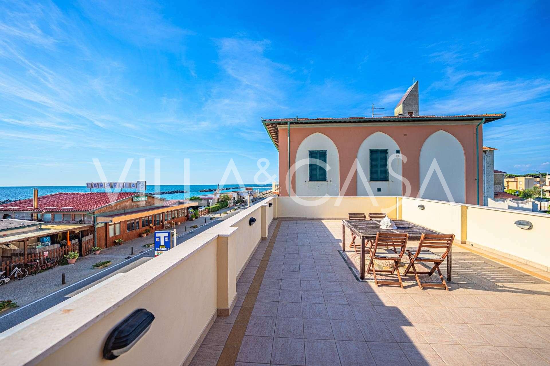 Historisk villa till salu vid havet i Marina di Pisa