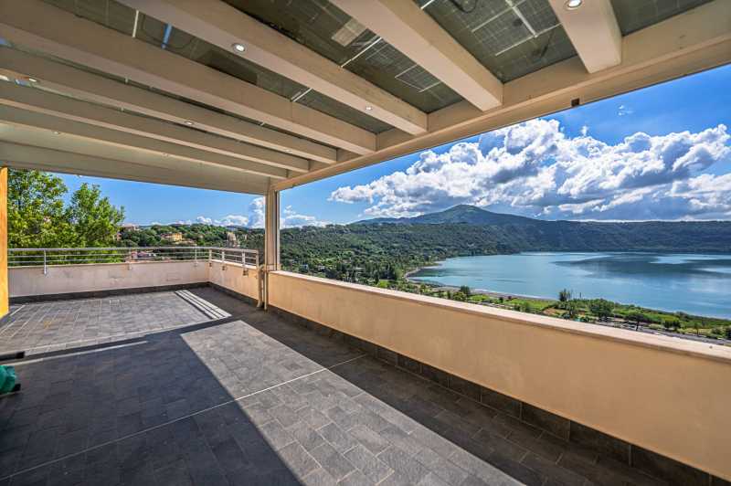 Exklusiv takvåning i Castel Gandolfo