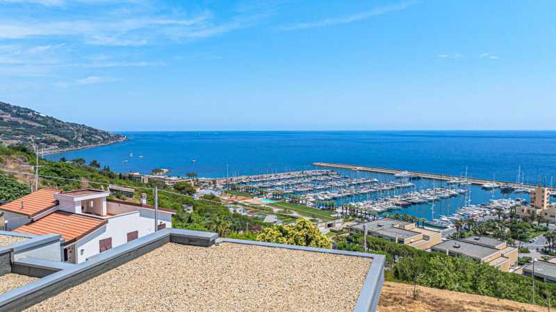 Modern villa i Santo Stefano al Mare