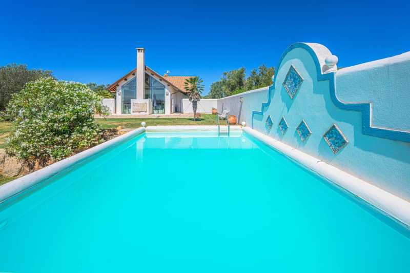 Villa med pool i modern stil vid gränsen mellan Lazio och Toscana.