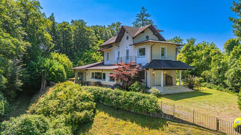 Exklusiv villa vid Lago Maggiore i Stresa till salu