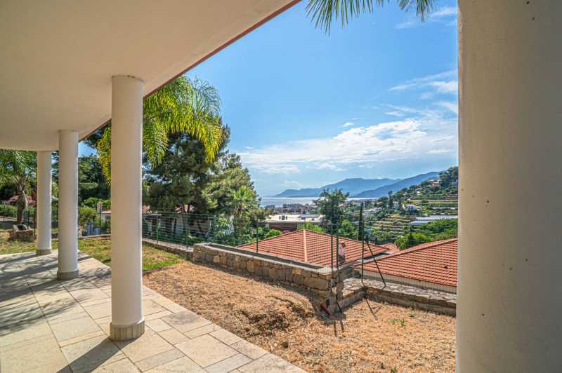 Modern villa i Bordighera