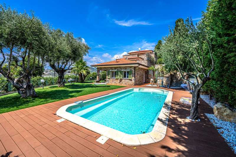 Jag hyr ut ett hus i Bordighera.