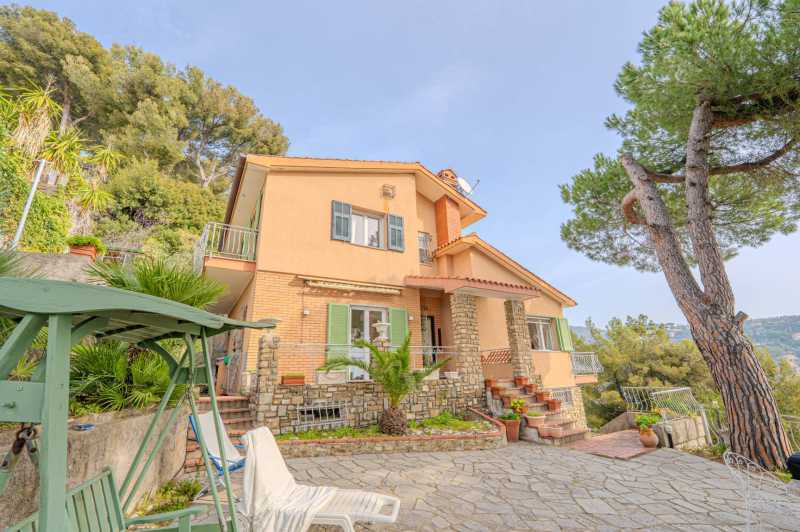 Villa med havsutsikt i Bordighera.