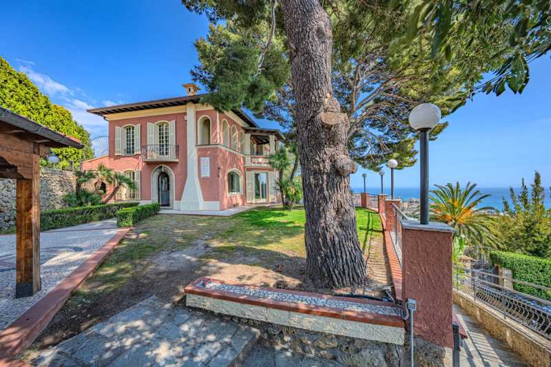 Till salu lyxig villa i Ventimiglia