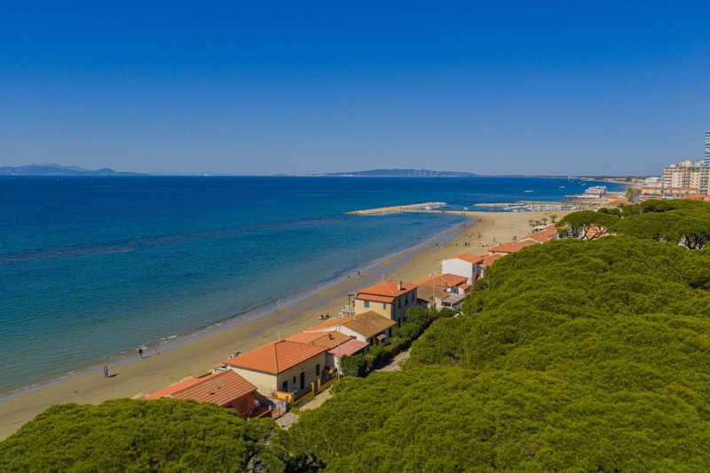 Fastighet vid första strandlinjen i Follonica