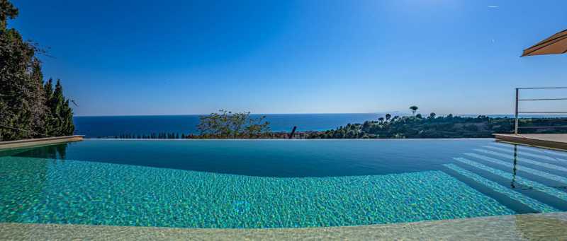 Lyxvilla i Bordighera för uthyrning