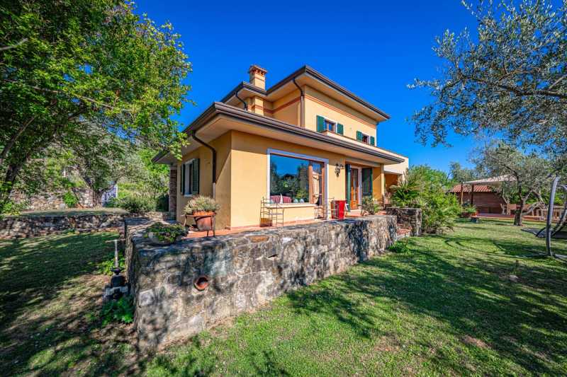 Villa i Carrara till salu