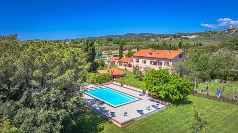 Till salu lyxigt agroturistiskt gods i Toscana