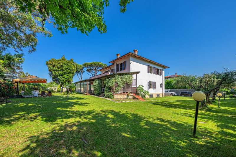 Premiumklass villa till salu i Marina di Carrara