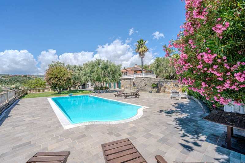 Till salu fantastisk villa i Imperia