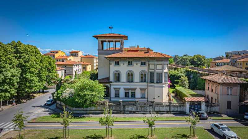 Till salu stilfull historisk villa i centrala Pisa