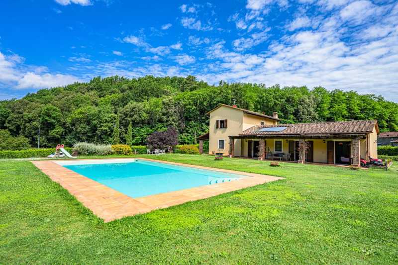 Villa i Toscana, nära Lucca, till salu