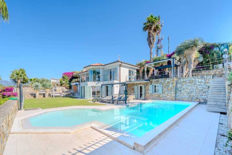 Villa Monet med pool och fantastisk havsutsikt i Bordighera