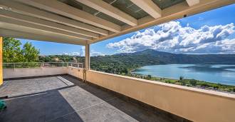 Exklusiv takvåning i Castel Gandolfo