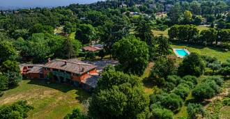Villa med historia och pool i Grottaferrata