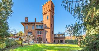 Lyxigt slott till salu i Bogomanero