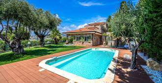 Jag hyr ut ett hus i Bordighera.