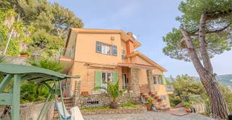 Villa med havsutsikt i Bordighera.