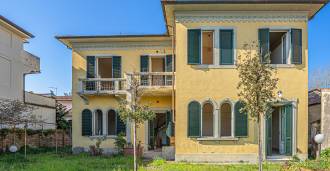 En elegant villa i Lido di Camaiore