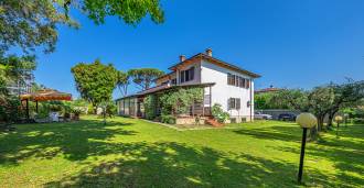 Premiumklass villa till salu i Marina di Carrara