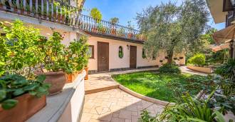 Prestigefylld villa i Montecatini Terme till salu