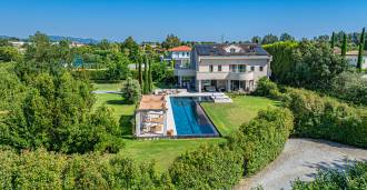 Villa med pool i Forte dei Marmi till salu