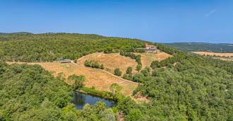Slott med hästanläggning och gods till salu i Toscana