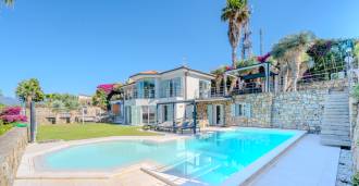 Villa Monet med pool och fantastisk havsutsikt i Bordighera