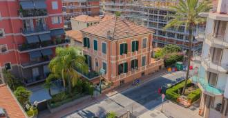 Villa i centrala Bordighera till salu