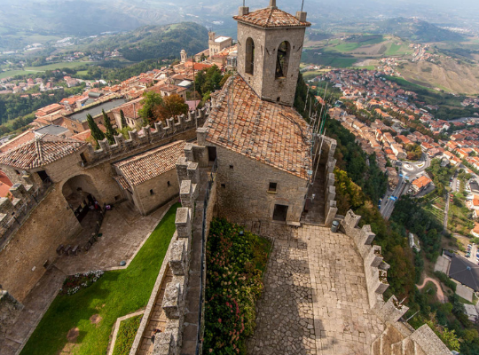 San Marino är ett mycket litet land på kartan över Italien 2021