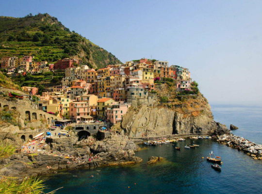 De flesta av städerna vid Italiens liguriska kust är tysta, lugna och lite sömniga